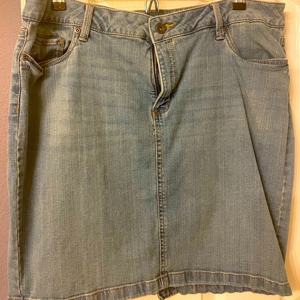 Classic blue jean mini skirt size 16..